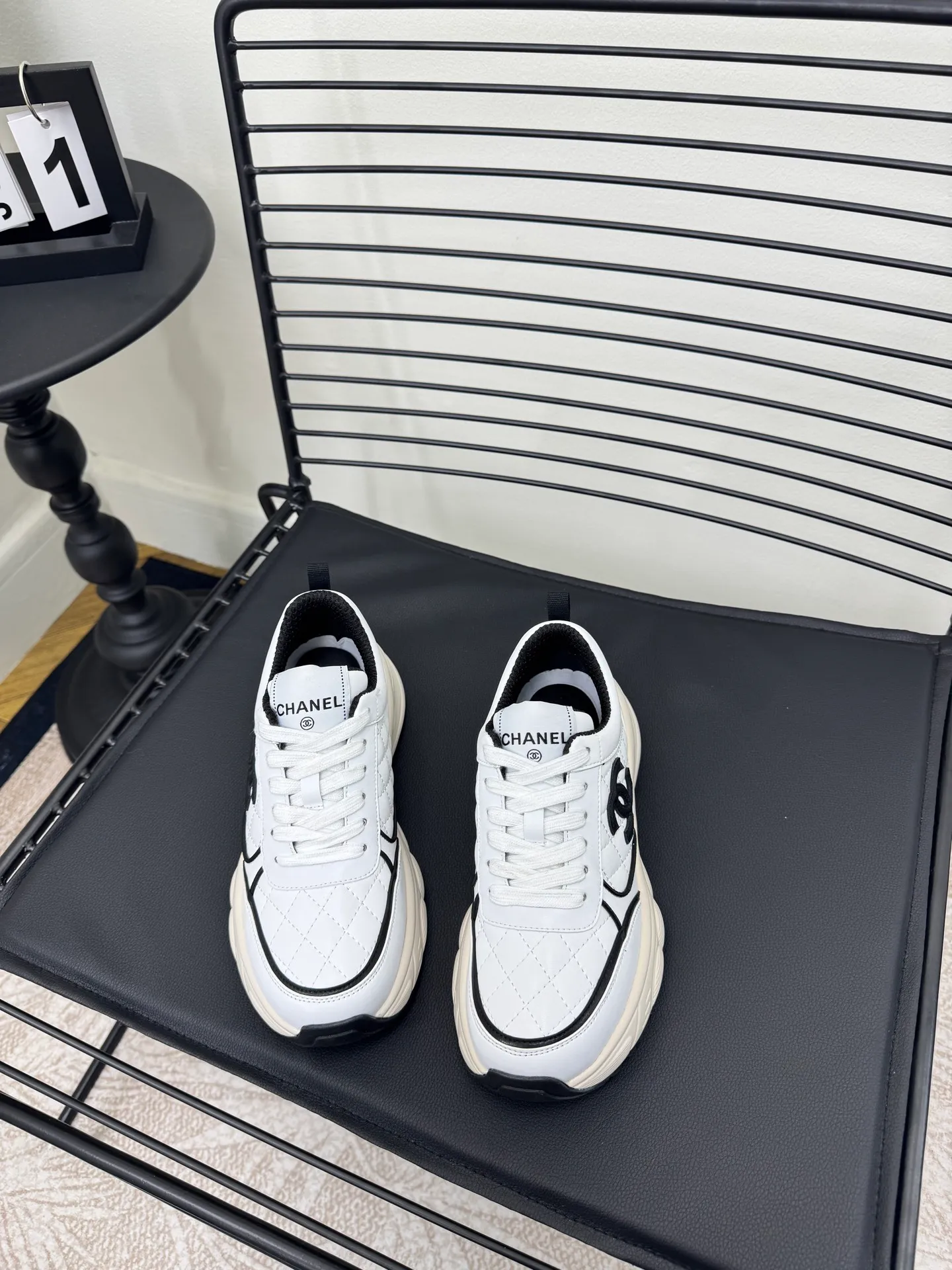 Men's men's shoes P660! Size: 35-41 Chanel 25C new Chanel sports and casual shoes. Versatile white shoes. You can’t go wrong with the styles. The contrasting colors are full of vitality. The logo embossed on the side is very delicate on the feet. The upper is made of original customized materials. The original outsole.